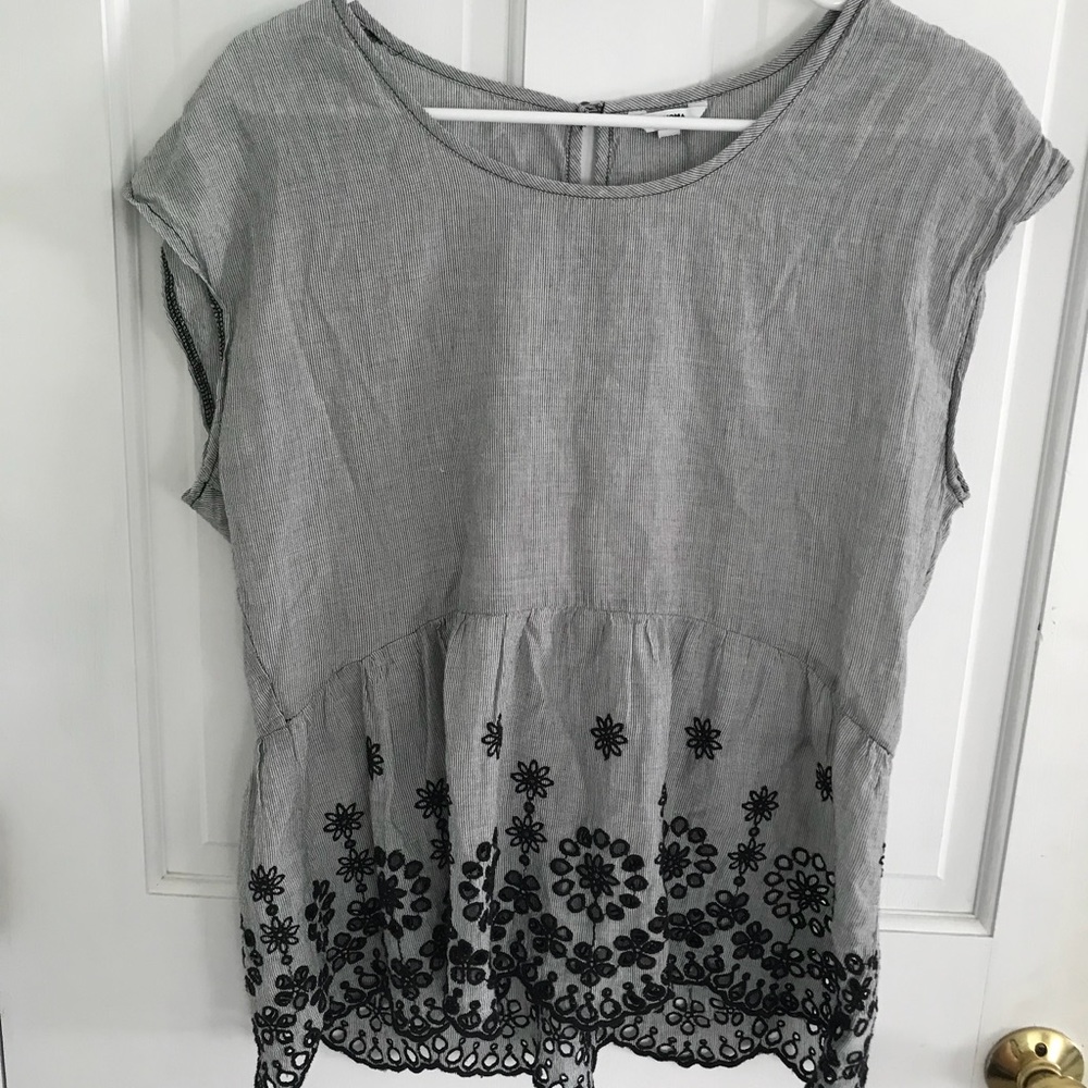 Black and white striped flower trim top